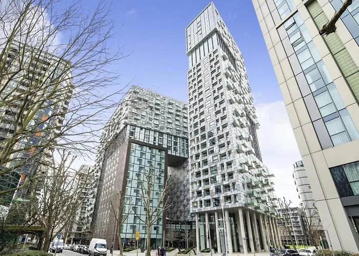 Studio Apartment W Balcony In Canary Wharf
