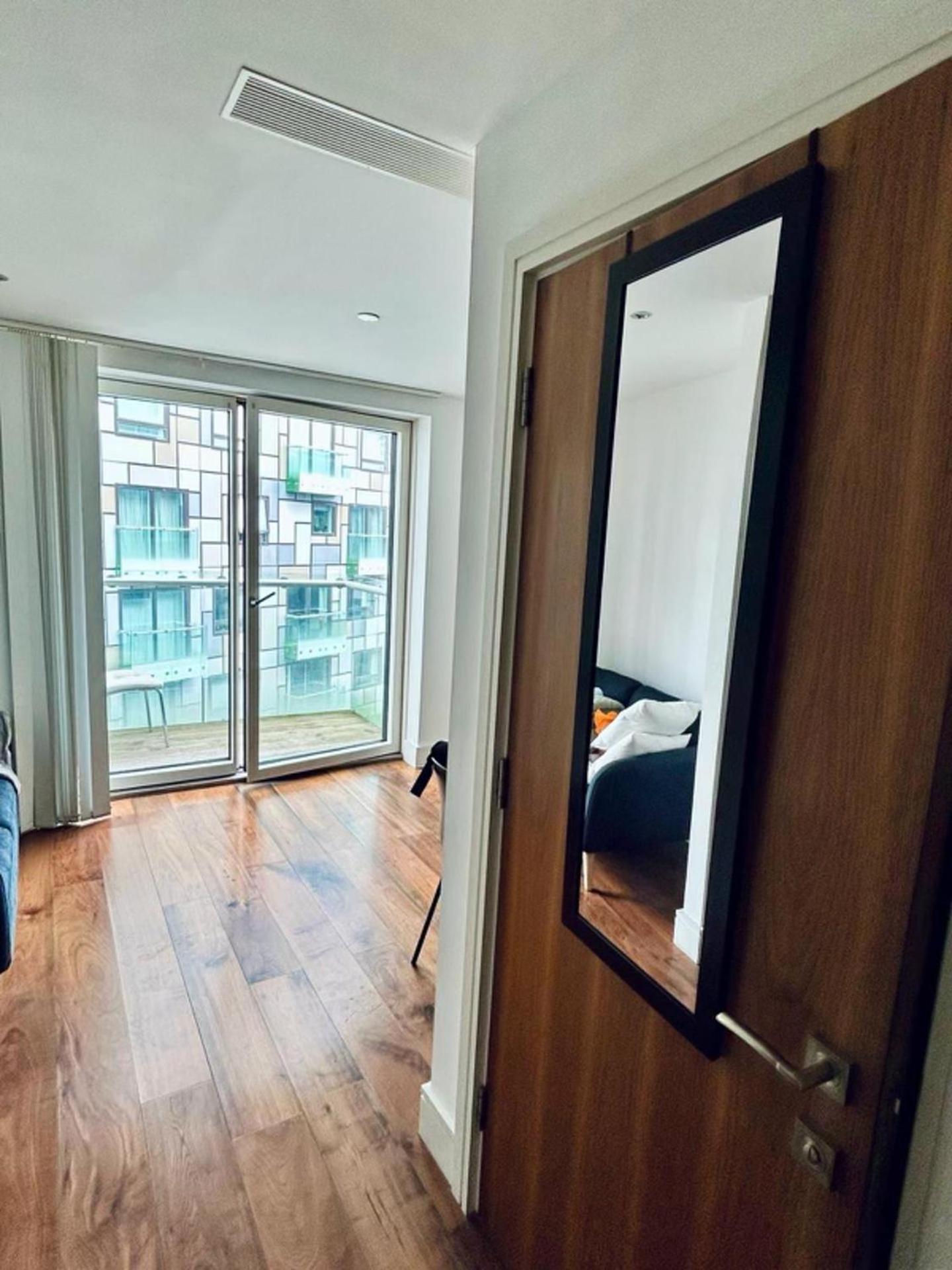 W Balcony In Canary Wharf * Londra